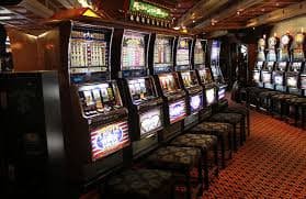 Filipino player viewing live casino win results on a smartphone